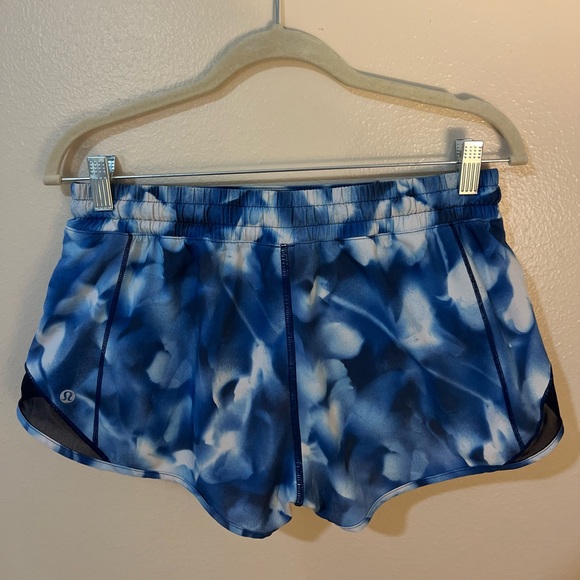 Lululemon Hotty Hot Low-Rise Lined Short - Picture 4 of 9